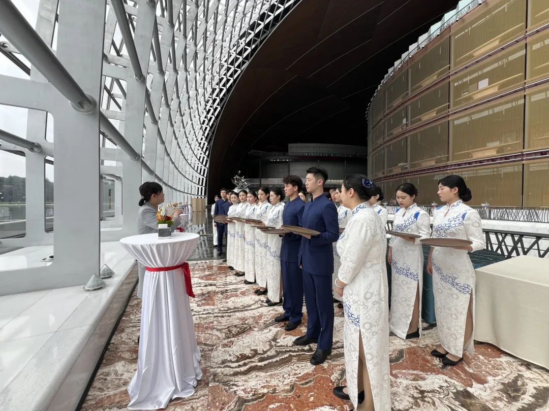 亚洲精品久久久久中文字幕二区