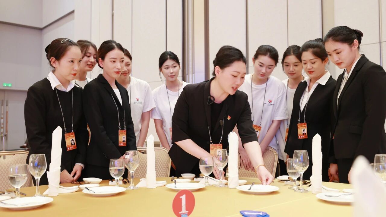 亚洲精品久久久久中文字幕二区