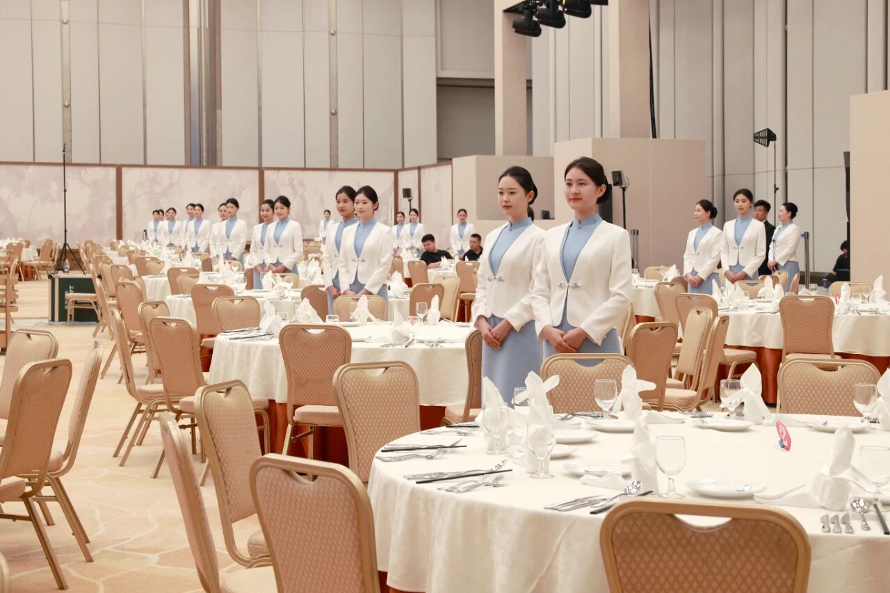 亚洲精品久久久久中文字幕二区